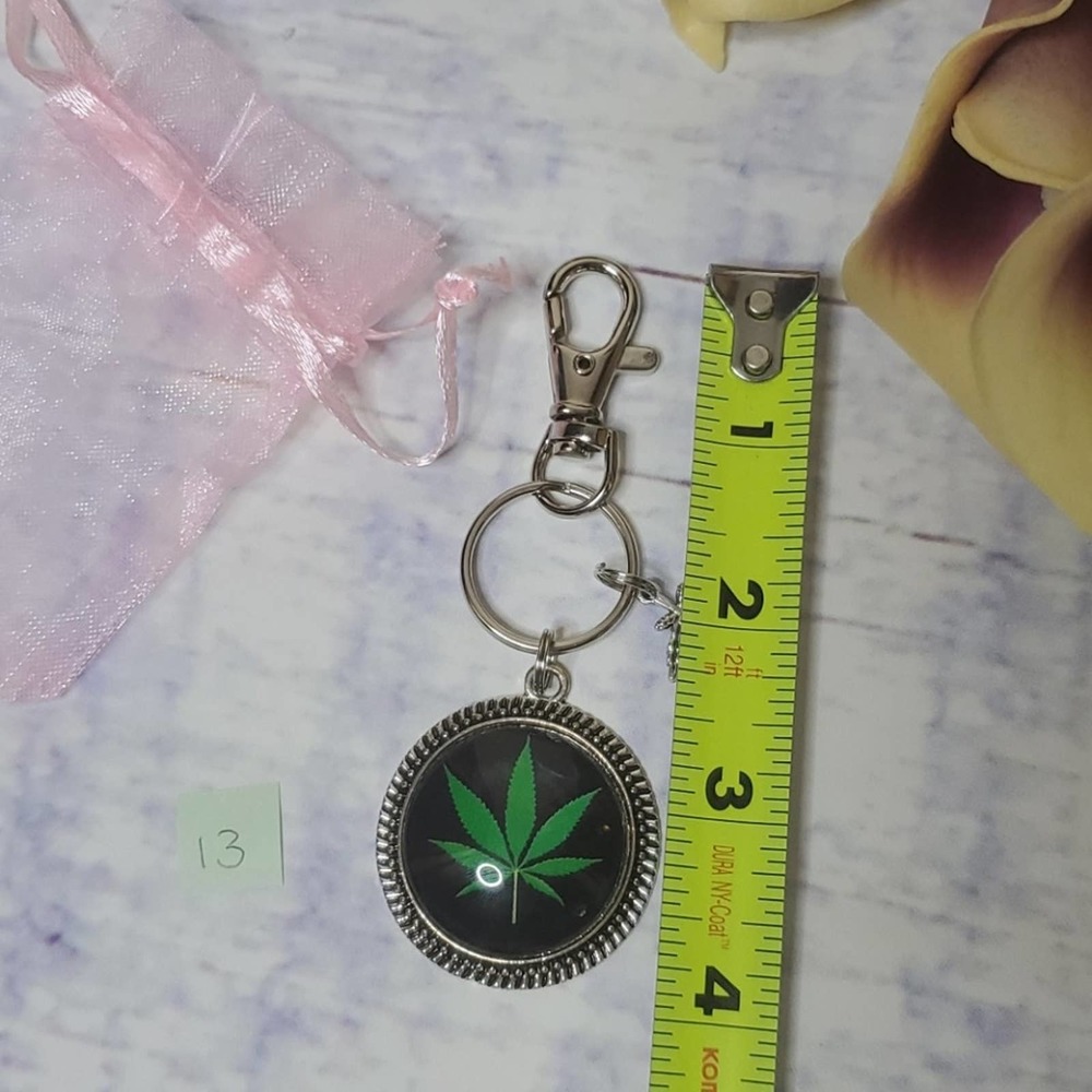 Handmade Leaf Keychain - Picture 2 of 4